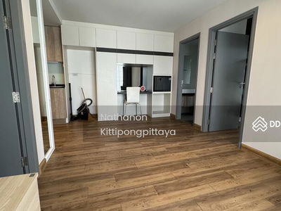 Wire Ratchada 19, Bangkok, Thailand Wire Ratchada 19, Bangkok, Thailand