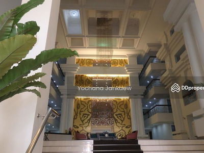 Royal Castle Sukhumvit, Bangkok, Thailand Royal Castle Sukhumvit, Bangkok, Thailand