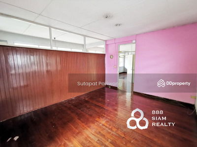 Single house D.H.Tower Soi Prommit, Bangkok., Thailand Single house D.H.Tower Soi Prommit, Bangkok., Thailand