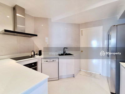 Riverside Villa, Bangkok, Thailand Riverside Villa, Bangkok, Thailand