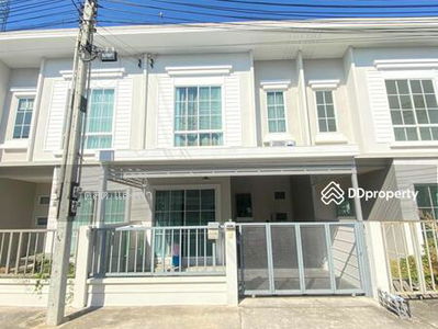 Beautiful new townhome for rent, J City, Assumption College, Sriracha, Chon Buri, Thailand Beautiful new townhome for rent, J City, Assumption College, Sriracha, Chon Buri, Thailand