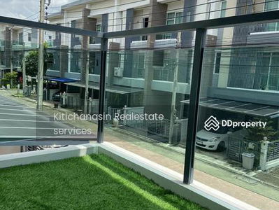 Town Avenue Srinakarin, Bangkok, Thailand Town Avenue Srinakarin, Bangkok, Thailand