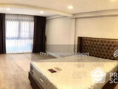 Large 3-Bedroom Townhouse, Bangkok, Thailand Large 3-Bedroom Townhouse, Bangkok, Thailand