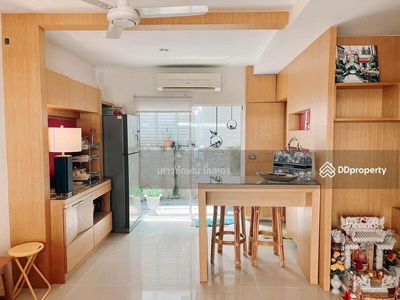 The Metro Rama 9, Bangkok, Thailand The Metro Rama 9, Bangkok, Thailand