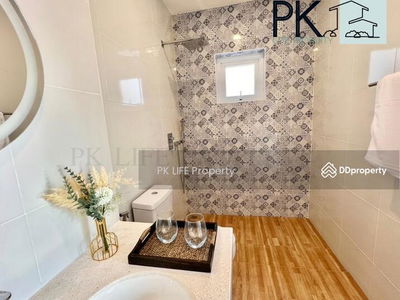 Gehäuse In Kathu, Thailand Gehäuse In Kathu, Thailand