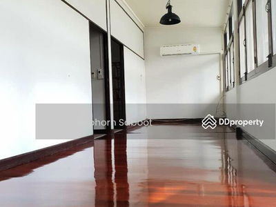 Spacious 3-Bedroom House, Bangkok, Thailand Spacious 3-Bedroom House, Bangkok, Thailand