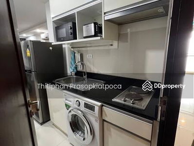 Abstracts Phahonyothin Park, Bangkok, Thailand Abstracts Phahonyothin Park, Bangkok, Thailand