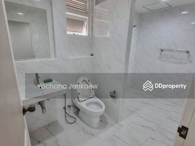 Large 6-Br Townhouse near BTS Sala Daeng, Bangkok, Thailand Large 6-Br Townhouse near BTS Sala Daeng, Bangkok, Thailand