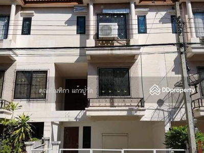 Pruklada Wongwaen - Hathairat, Bangkok, Thailand Pruklada Wongwaen - Hathairat, Bangkok, Thailand