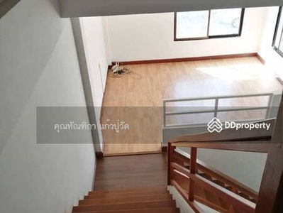 Pruklada Wongwaen - Hathairat, Bangkok, Thailand Pruklada Wongwaen - Hathairat, Bangkok, Thailand