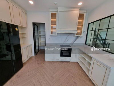 Nantawan Rama 9 New Krungthepkreetha, Bangkok, Thailand Nantawan Rama 9 New Krungthepkreetha, Bangkok, Thailand