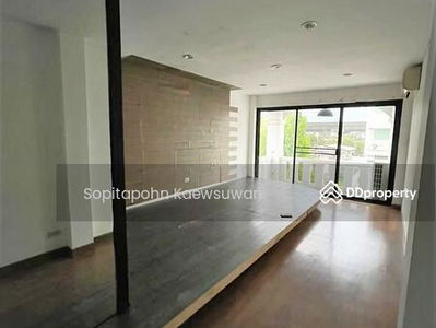 10400, Bangkok, Thailand 10400, Bangkok, Thailand