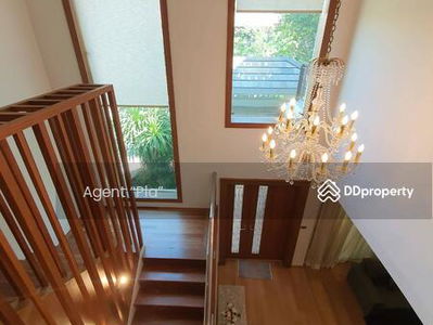 Narasiri Pattanakarn-Srinakarin, Bangkok, Thailand Narasiri Pattanakarn-Srinakarin, Bangkok, Thailand