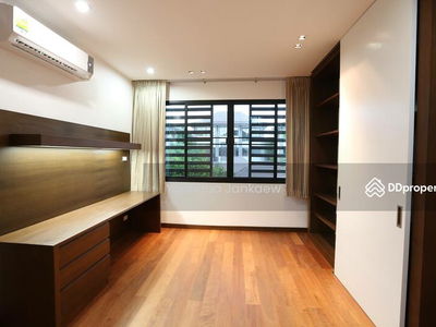 Willow 49, Bangkok, Thailand Willow 49, Bangkok, Thailand