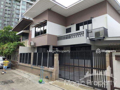 Townhouse in Ekkamai 12, Bangkok, Thailand Townhouse in Ekkamai 12, Bangkok, Thailand