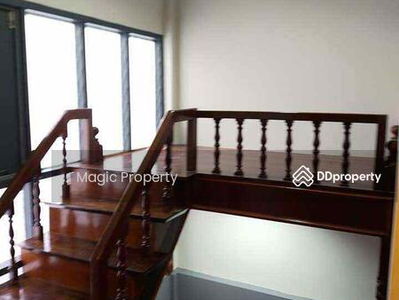 Townhouse in Ekkamai 12, Bangkok, Thailand Townhouse in Ekkamai 12, Bangkok, Thailand