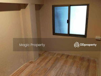 Townhouse in Ekkamai 12, Bangkok, Thailand Townhouse in Ekkamai 12, Bangkok, Thailand