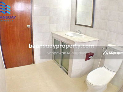 For rent, 2-story detached house, Soi Phahonyothin 32, near the Dark Green Line. Senanikom Station, Bangkok, Thailand For rent, 2-story detached house, Soi Phahonyothin 32, near the Dark Green Line. Senanikom Station, Bangkok, Thailand