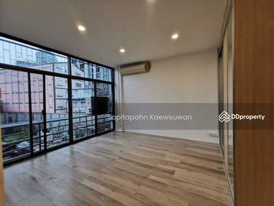 10110, Bangkok, Thailand 10110, Bangkok, Thailand