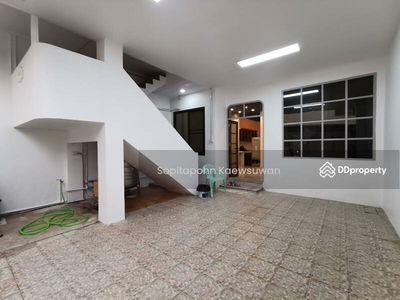 10110, Bangkok, Thailand 10110, Bangkok, Thailand