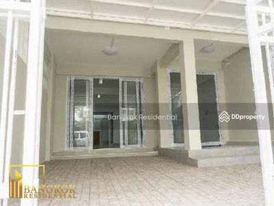 4 Bed Townhouse in Sukhumvit 71, Phra Khanong, Bangkok, Thailand 4 Bed Townhouse in Sukhumvit 71, Phra Khanong, Bangkok, Thailand