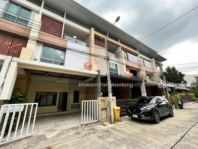 Pattra Mo Town, Nonthaburi, Thailand Pattra Mo Town, Nonthaburi, Thailand