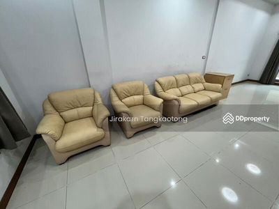 Pattra Mo Town, Nonthaburi, Thailand Pattra Mo Town, Nonthaburi, Thailand