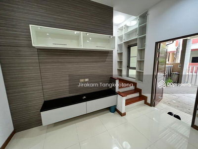 Pattra Mo Town, Nonthaburi, Thailand Pattra Mo Town, Nonthaburi, Thailand