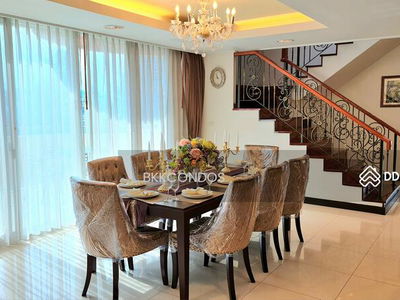 Piyathip Place, Bangkok, Thailand Piyathip Place, Bangkok, Thailand