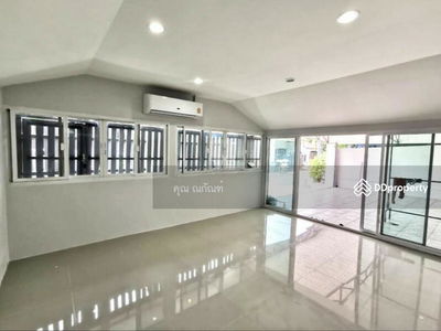 Maneeya Village, Bangkok, Thailand Maneeya Village, Bangkok, Thailand