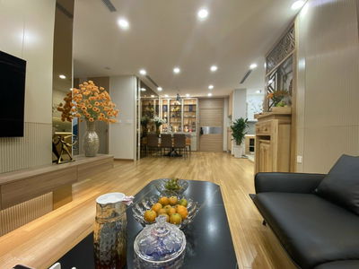 D'. Le Roi Soleil, Vietnam D'. Le Roi Soleil, Vietnam