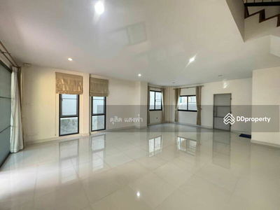 Townhome for rent, behind Suea Palm Hill University, Sriracha, Chon Buri., Thailand Townhome for rent, behind Suea Palm Hill University, Sriracha, Chon Buri., Thailand