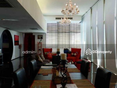 Ficus Lane, Bangkok, Thailand Ficus Lane, Bangkok, Thailand