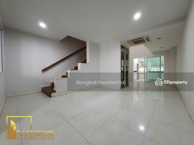 Townhouse in Compound, Bangkok, Thailand Townhouse in Compound, Bangkok, Thailand