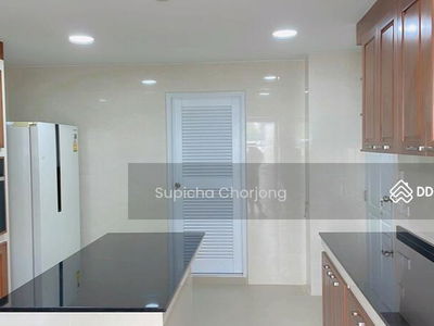 Govind Tower, Bangkok, Thailand Govind Tower, Bangkok, Thailand