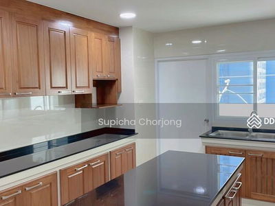 Govind Tower, Bangkok, Thailand Govind Tower, Bangkok, Thailand