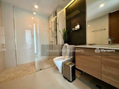 Green Lake Sriracha, Chon Buri, Thailand Green Lake Sriracha, Chon Buri, Thailand