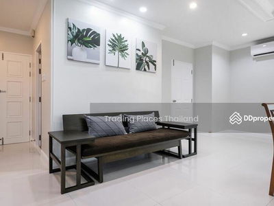 Fifty Fifth Tower, Bangkok, Thailand Fifty Fifth Tower, Bangkok, Thailand