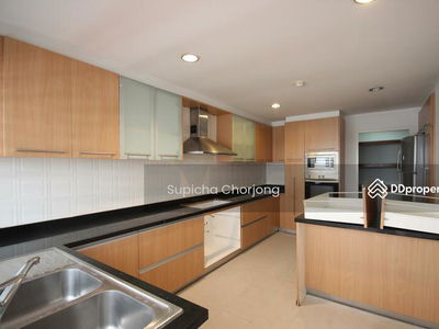 Hawaii Tower, Bangkok, Thailand Hawaii Tower, Bangkok, Thailand