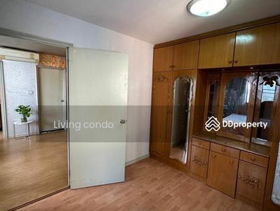 Lumpini Center Sukhumvit 77, Bangkok, Thailand Lumpini Center Sukhumvit 77, Bangkok, Thailand