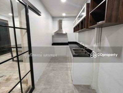 - 2-story detached house, newly renovated, Sukhumvit area, Bang Chak, Bangkok, Thailand - 2-story detached house, newly renovated, Sukhumvit area, Bang Chak, Bangkok, Thailand