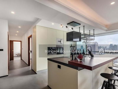 Royal Castle Sukhumvit, Bangkok, Thailand Royal Castle Sukhumvit, Bangkok, Thailand