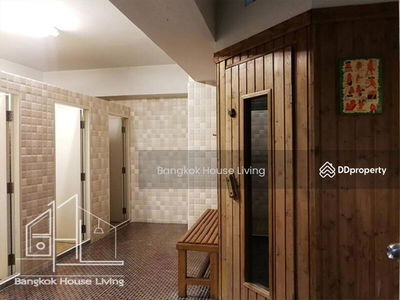 Royal Castle Sukhumvit, Bangkok, Thailand Royal Castle Sukhumvit, Bangkok, Thailand