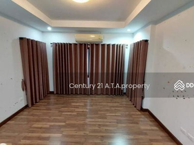 The Complete Sriracha, Chon Buri, Thailand The Complete Sriracha, Chon Buri, Thailand