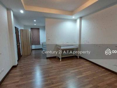 The Complete Sriracha, Chon Buri, Thailand The Complete Sriracha, Chon Buri, Thailand