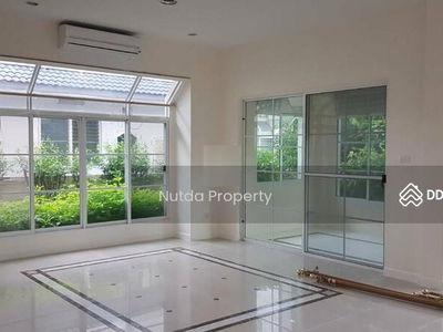 Nantawan Rama 9-Onnut, Bangkok, Thailand Nantawan Rama 9-Onnut, Bangkok, Thailand