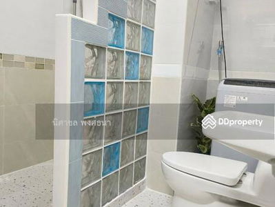 Commonwealth Pinklao, Bangkok, Thailand Commonwealth Pinklao, Bangkok, Thailand