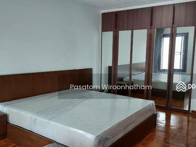 Vanicha Park Langsuan, Bangkok, Thailand Vanicha Park Langsuan, Bangkok, Thailand