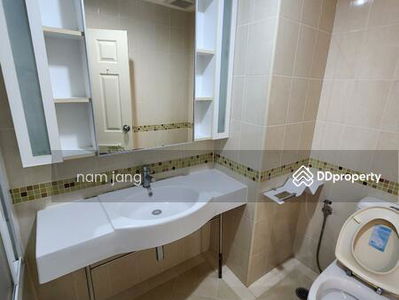 Life @ BTS Tha-Phra, Bangkok, Thailand Life @ BTS Tha-Phra, Bangkok, Thailand