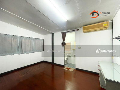 Lat Phrao 64, Intersection 7, Bangkok, Thailand Lat Phrao 64, Intersection 7, Bangkok, Thailand